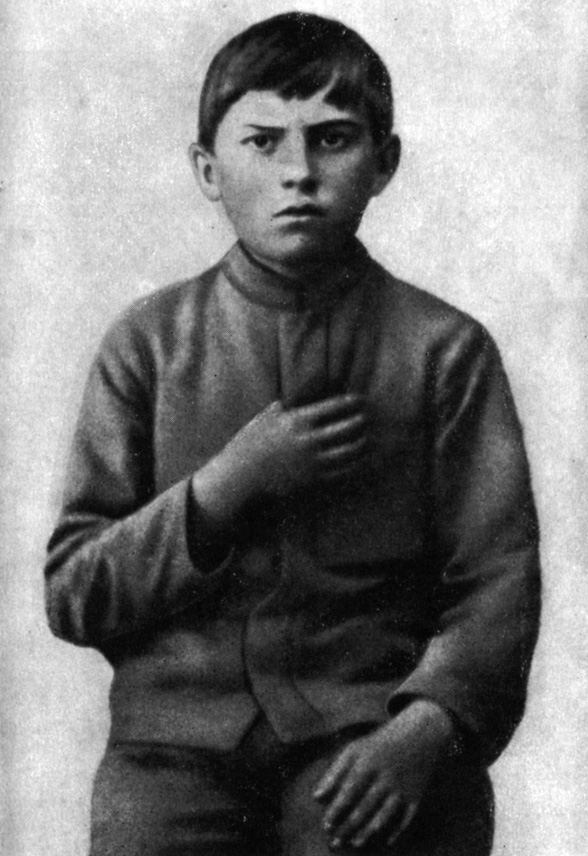 Володя Маяковский - ученик 1-го класса гимназии. Кутаиси. 1903. Фрагмент фото