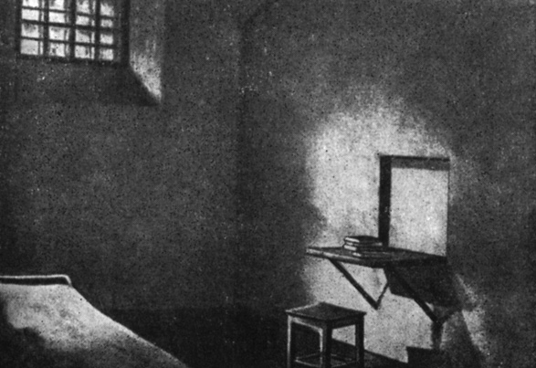 Одиночная камера Бутырской тюрьмы, куда был заключен Володя Маяковский в 1909 году