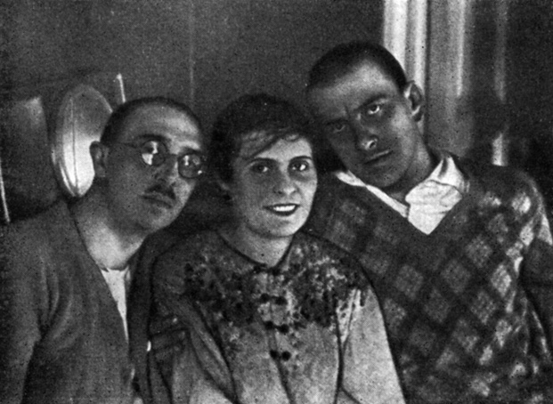 О. Брик, Л. Брик, В. Маяковский. 1929(?)