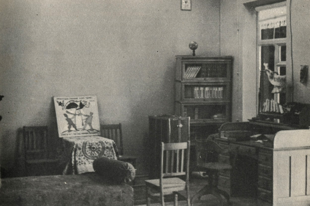 Комната поэта, в которой он жил и работал с 1919 по 1930 год (бывш. Лубянский проезд, теперь проезд Серова, д. 3)